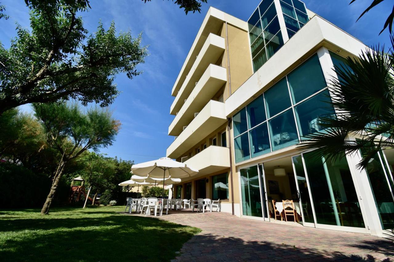 Hotel Astor B&B Lido di Classe Eksteriør bilde