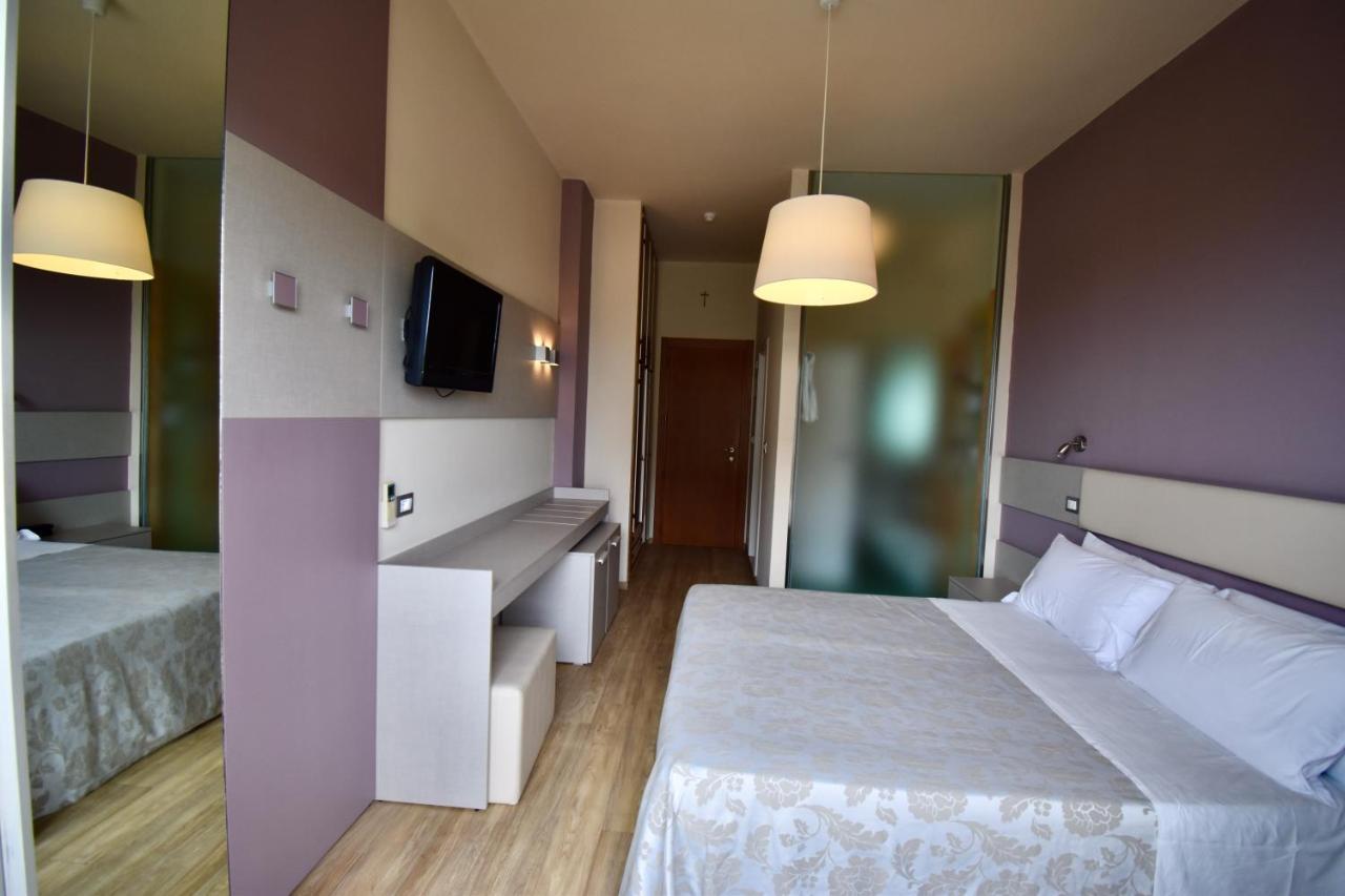 Hotel Astor B&B Lido di Classe Eksteriør bilde