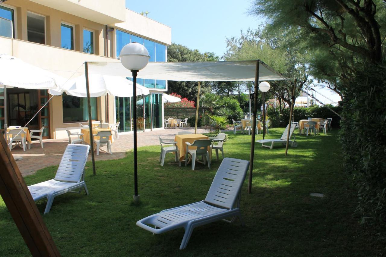 Hotel Astor B&B Lido di Classe Eksteriør bilde
