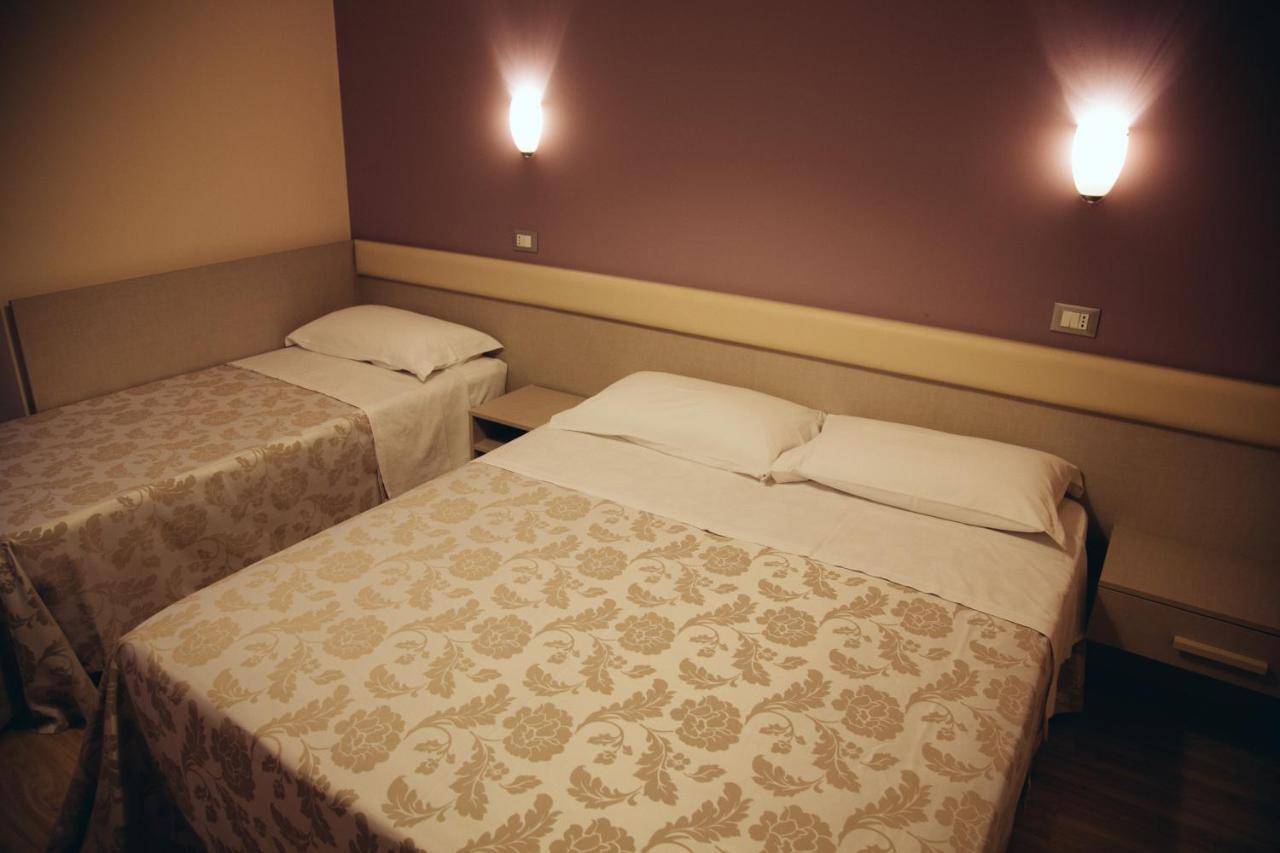 Hotel Astor B&B Lido di Classe Eksteriør bilde