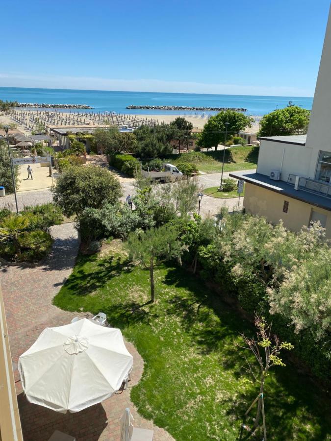 Hotel Astor B&B Lido di Classe Eksteriør bilde