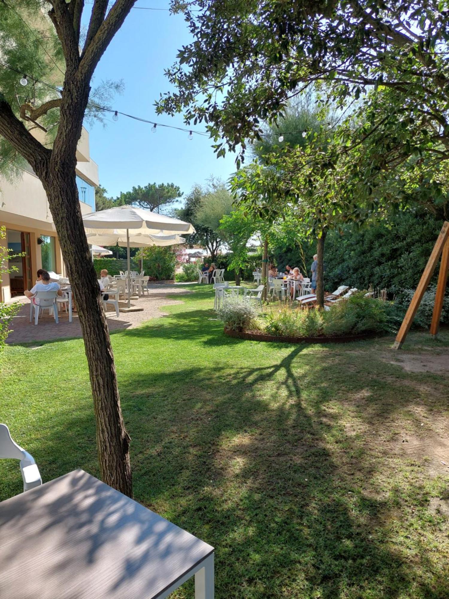 Hotel Astor B&B Lido di Classe Eksteriør bilde