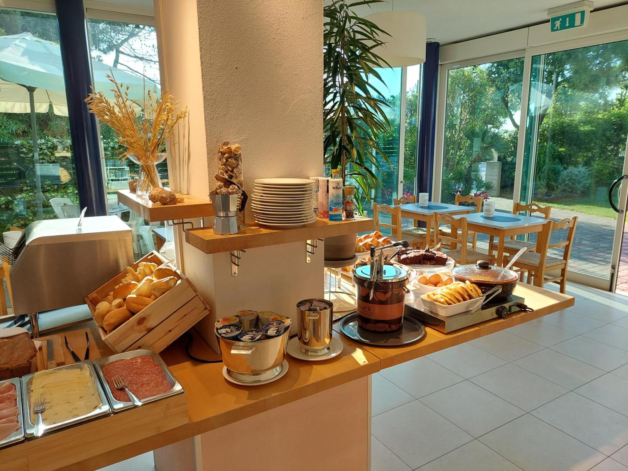 Hotel Astor B&B Lido di Classe Eksteriør bilde