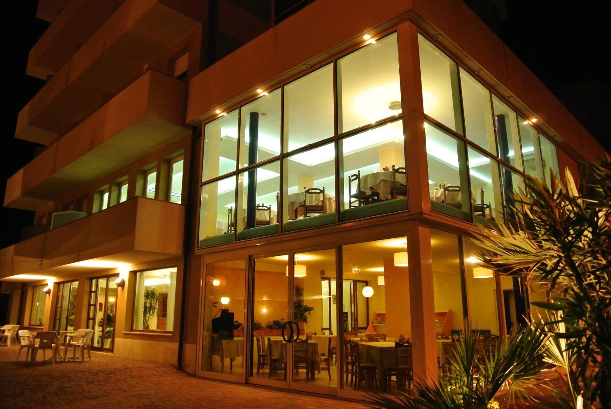 Hotel Astor B&B Lido di Classe Eksteriør bilde
