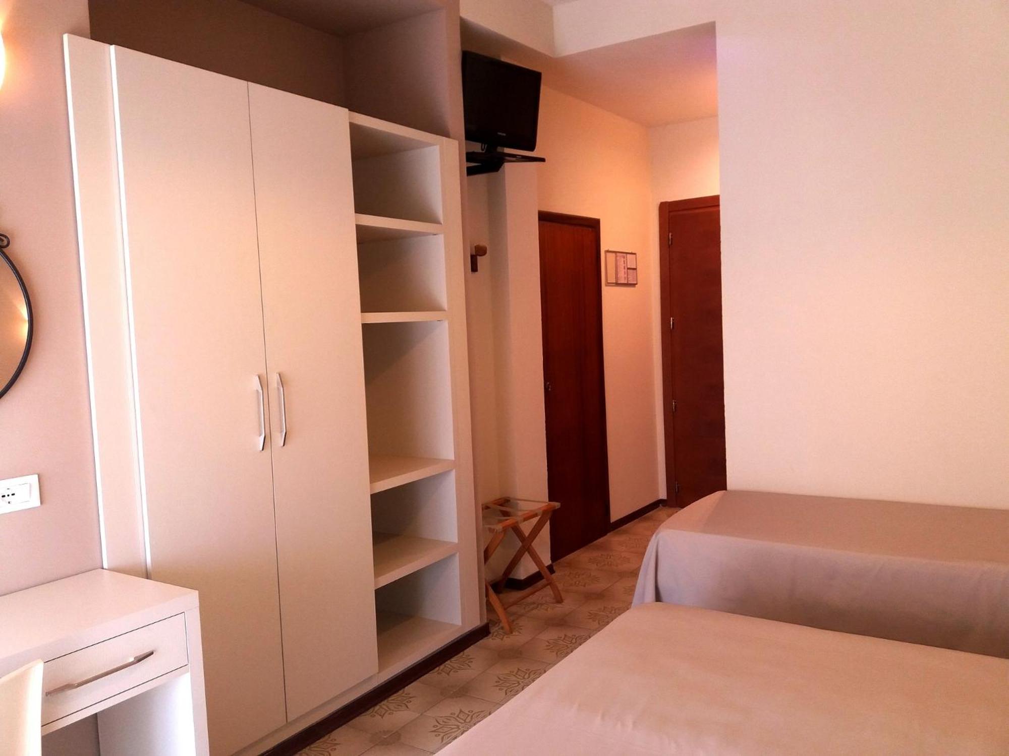 Hotel Astor B&B Lido di Classe Eksteriør bilde