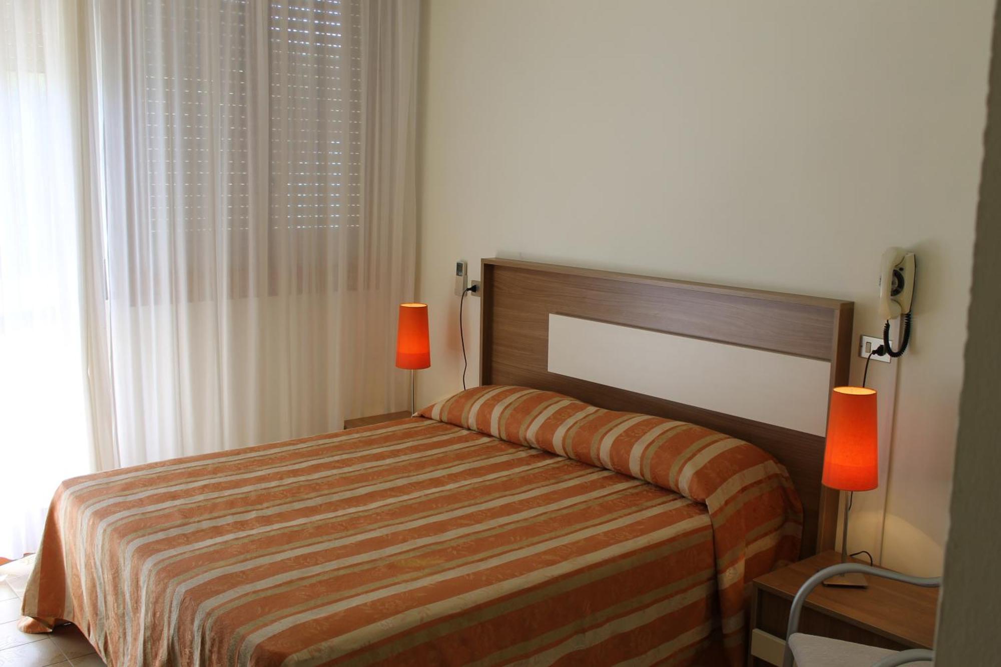 Hotel Astor B&B Lido di Classe Eksteriør bilde