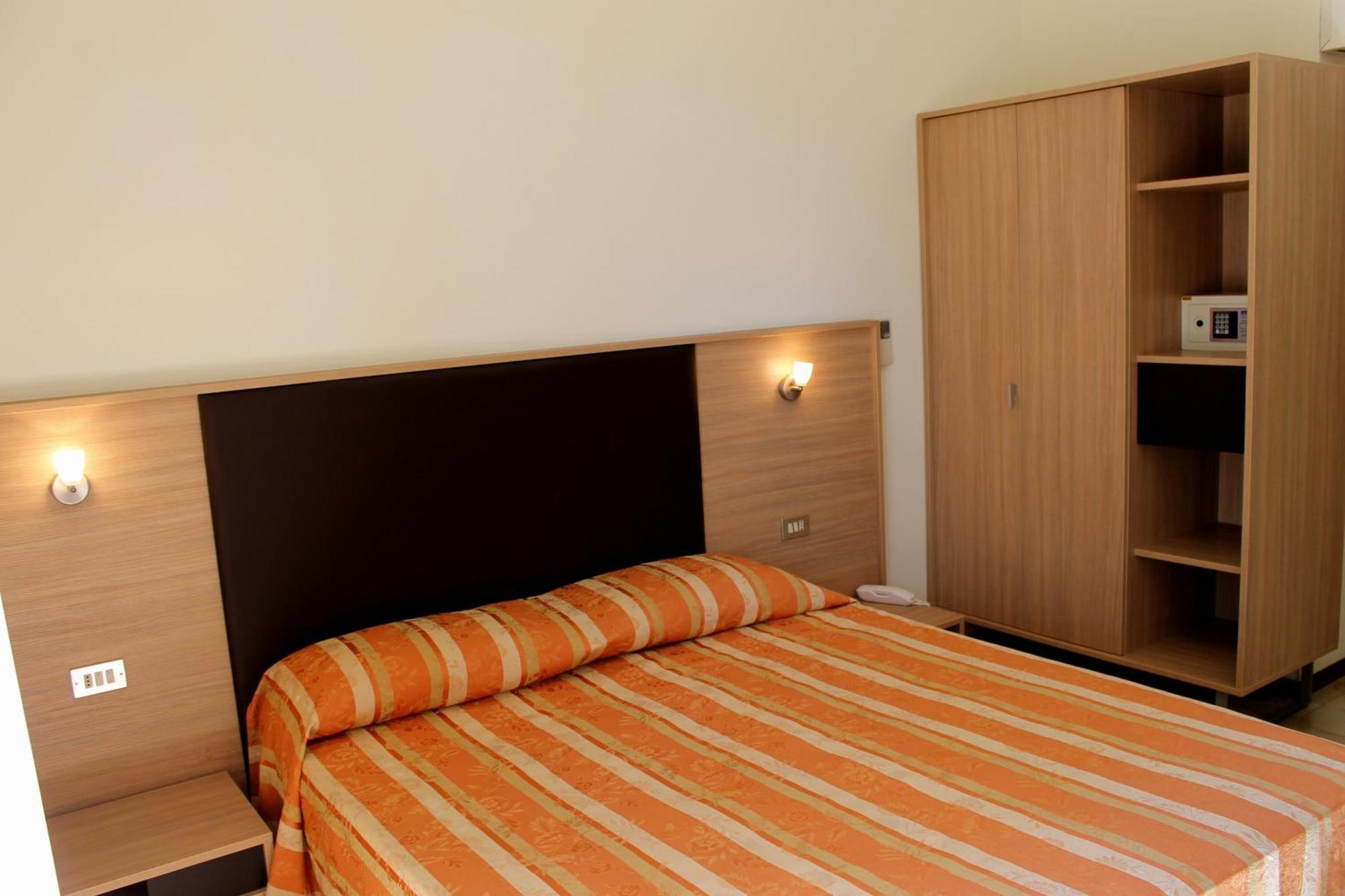 Hotel Astor B&B Lido di Classe Eksteriør bilde