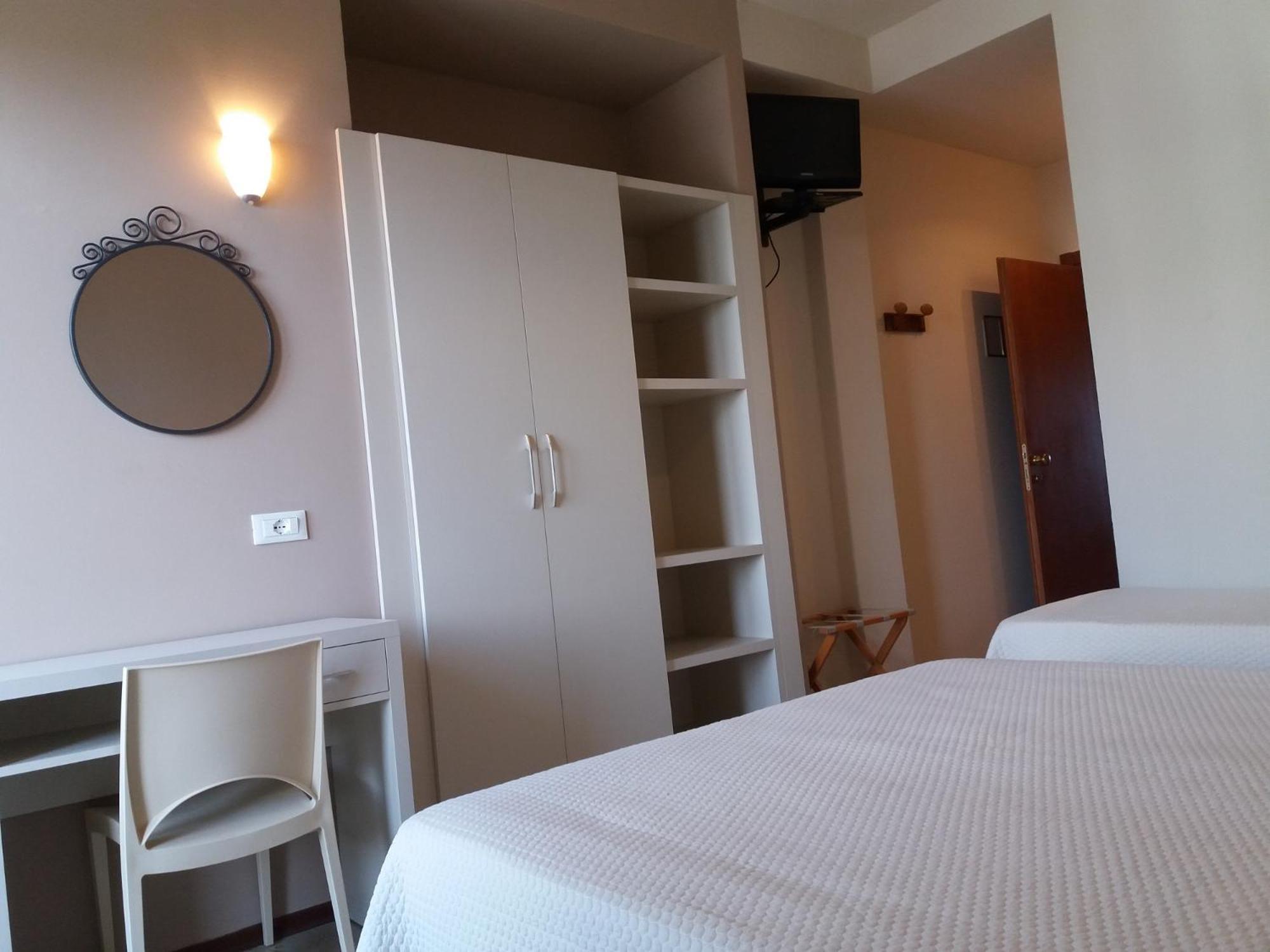 Hotel Astor B&B Lido di Classe Eksteriør bilde