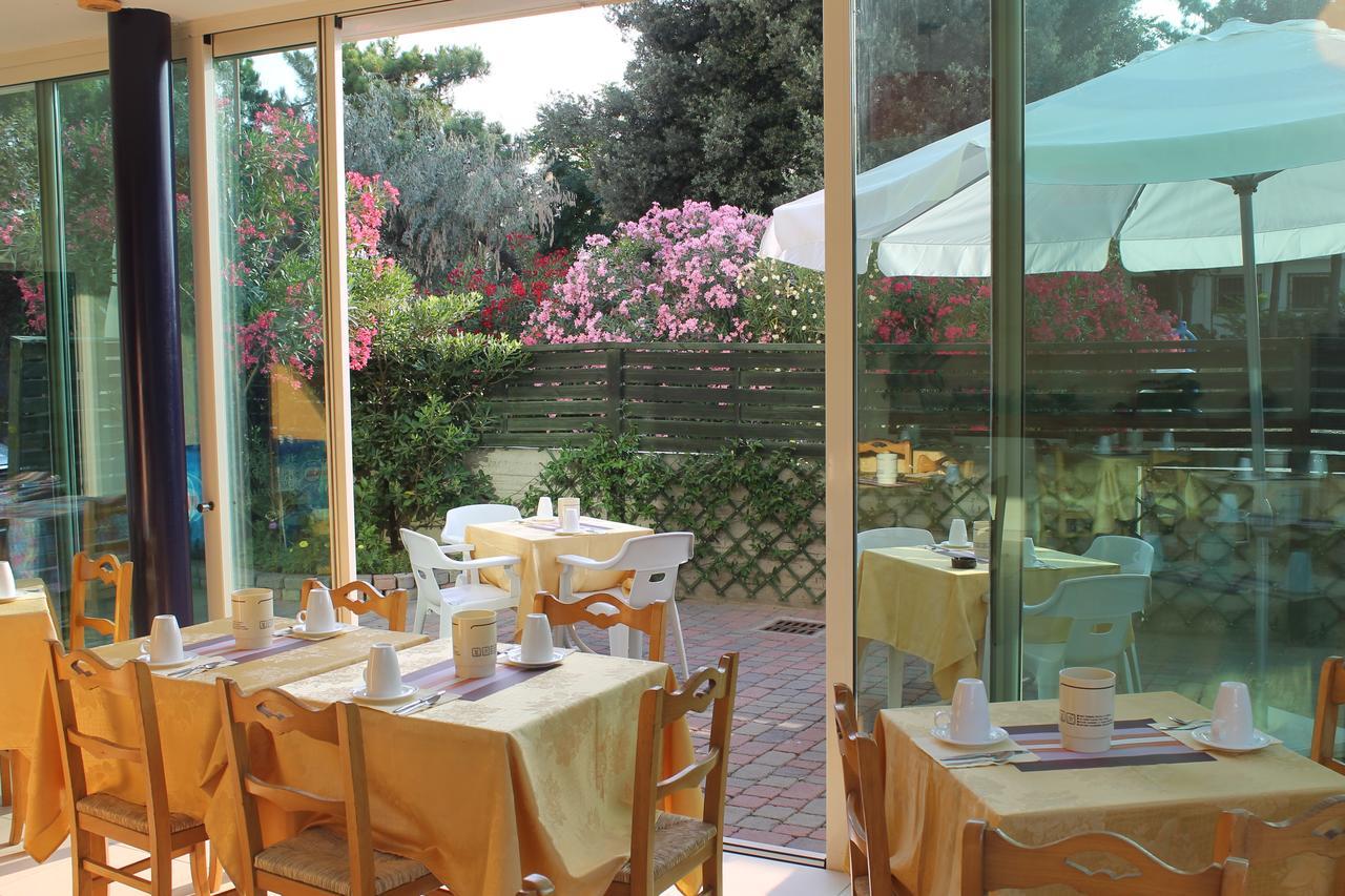 Hotel Astor B&B Lido di Classe Eksteriør bilde
