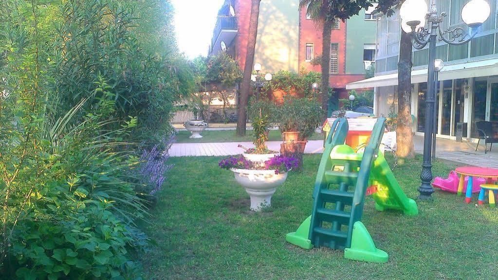 Hotel Astor B&B Lido di Classe Eksteriør bilde