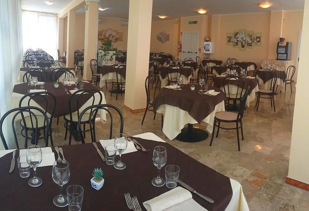 Hotel Astor B&B Lido di Classe Eksteriør bilde