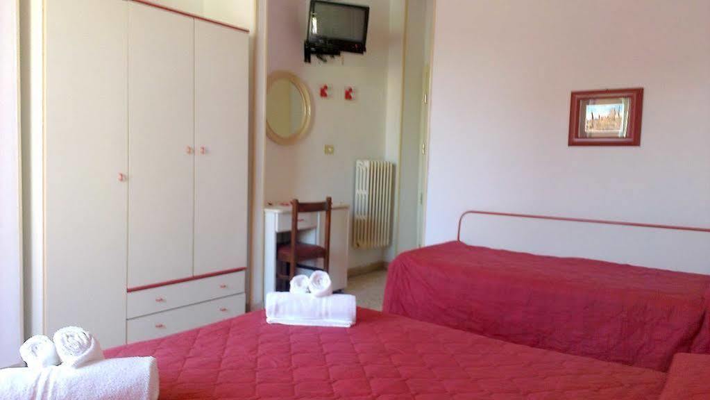Hotel Astor B&B Lido di Classe Eksteriør bilde