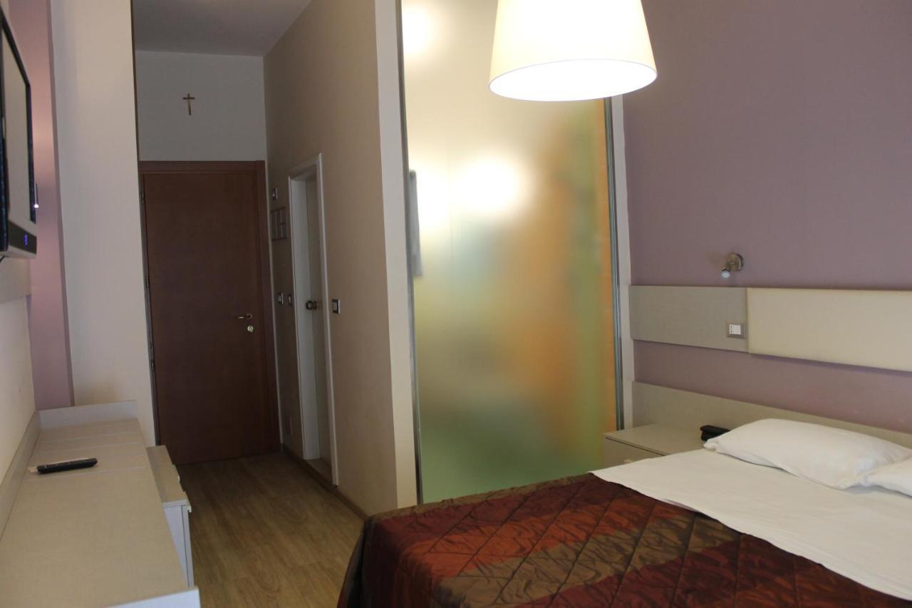 Hotel Astor B&B Lido di Classe Eksteriør bilde
