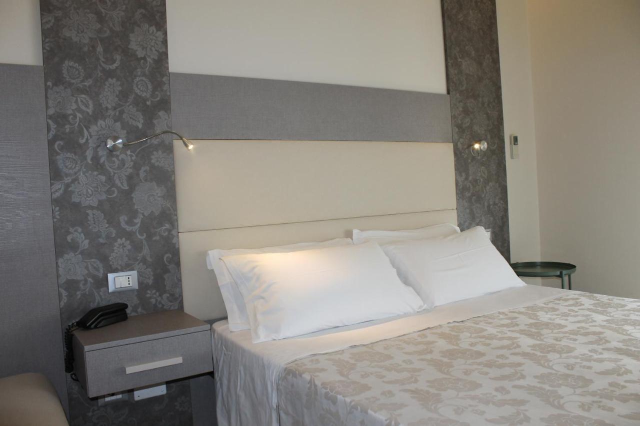 Hotel Astor B&B Lido di Classe Eksteriør bilde